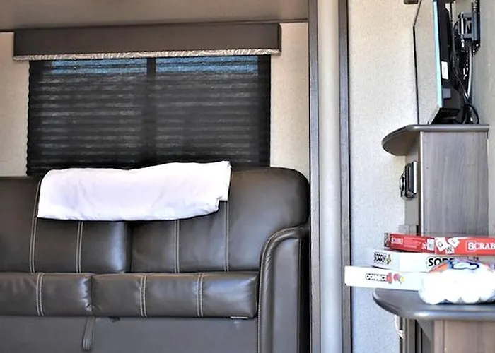 Modern Pet-friendly Rv With Private Deck, Firepit & Full Kitchen Near Williams, Arizona Holiday home