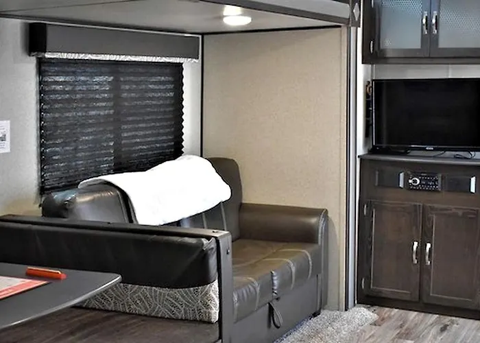 Holiday home Modern Pet-friendly Rv With Private Deck, Firepit & Full Kitchen Near Williams, Arizona *