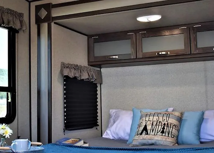 Modern Pet-friendly Rv With Private Deck, Firepit & Full Kitchen Near Williams, Arizona Holiday home Williams