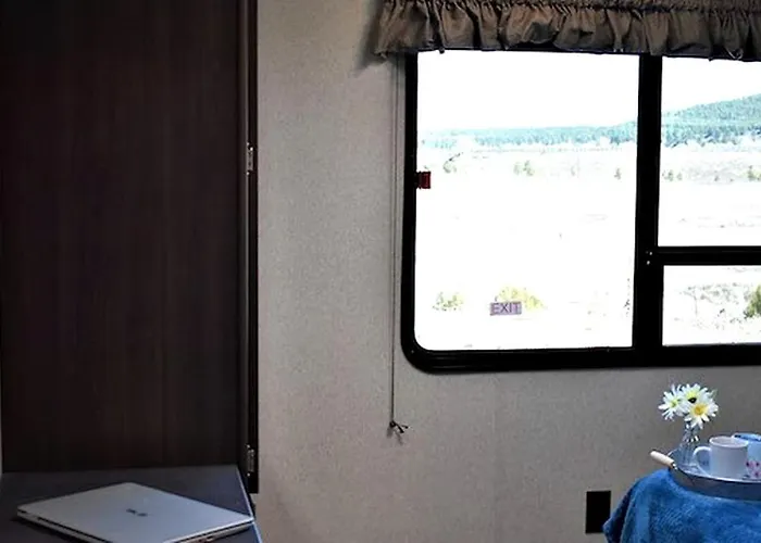 Modern Pet-friendly Rv With Private Deck, Firepit & Full Kitchen Near Williams, Arizona